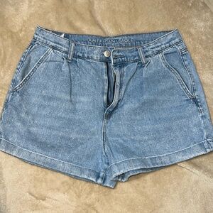 AE mom short Size 8